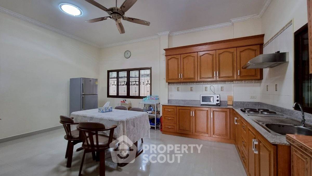 รูป บ้าน 3-ห้องนอน ที่ พรเทพ การ์เด้น วิลล์ 6 ใกล้ เมืองพัทยา (ID 2110440) - รูปที่ 7/23