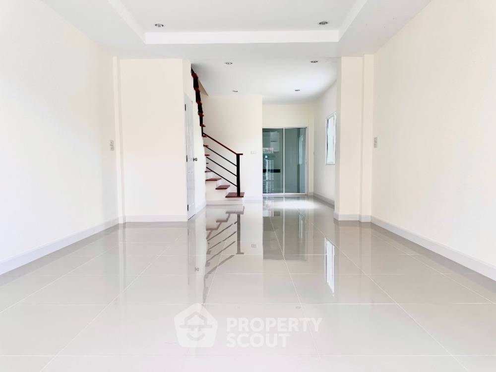 รูป ทาวน์เฮาท์ 3-ห้องนอน ใน คลองจั่น (ID 1842885) - รูปที่ 2/6