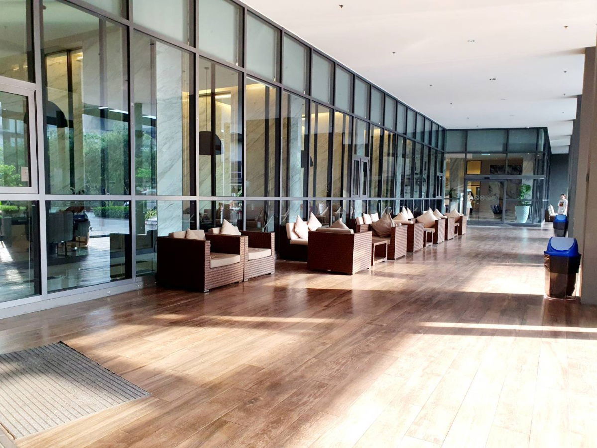 picture Urgent Sale Life Asoke One Bedroom on 25th fl. Foreign buyer welcome - 10/18