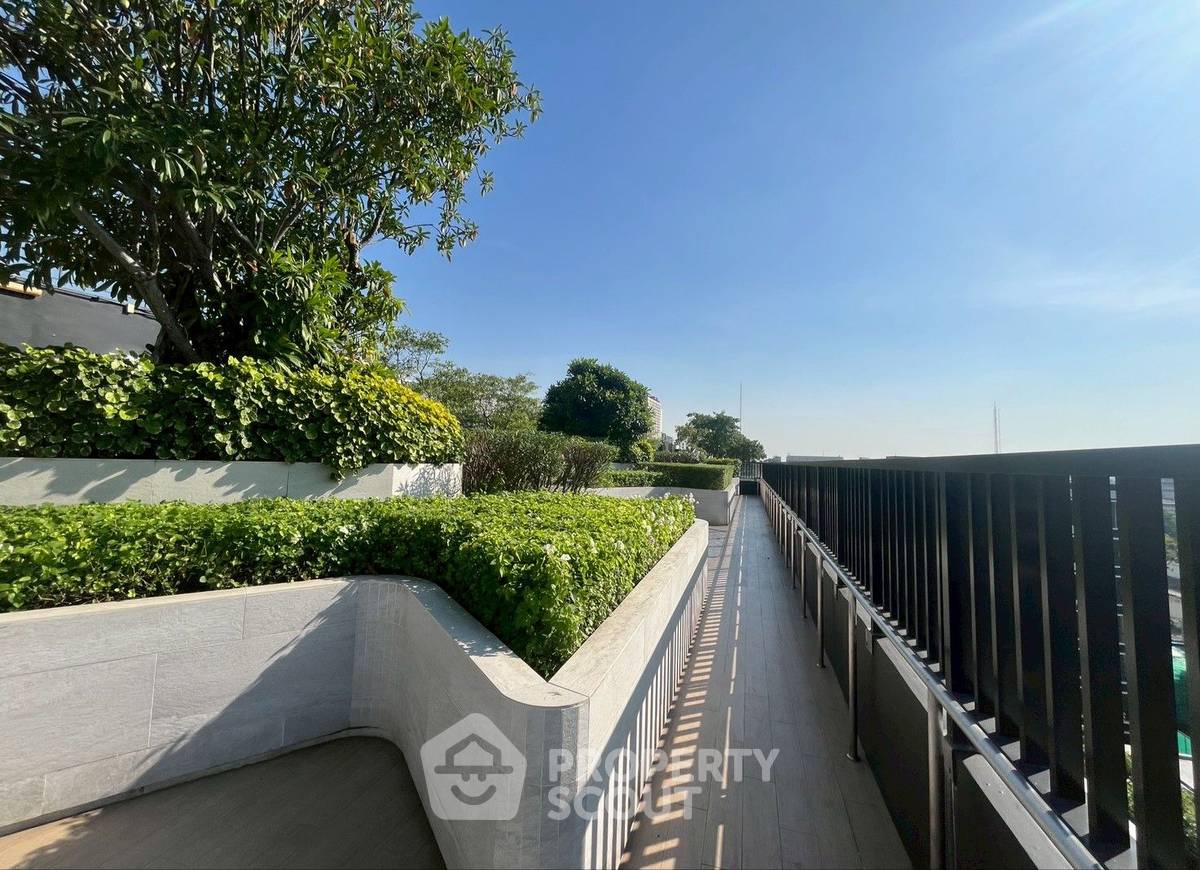 picture 2-BR Condo at Ideo Mobi Sukhumvit 40 near BTS Ekkamai (ID 2456487) - 7/20