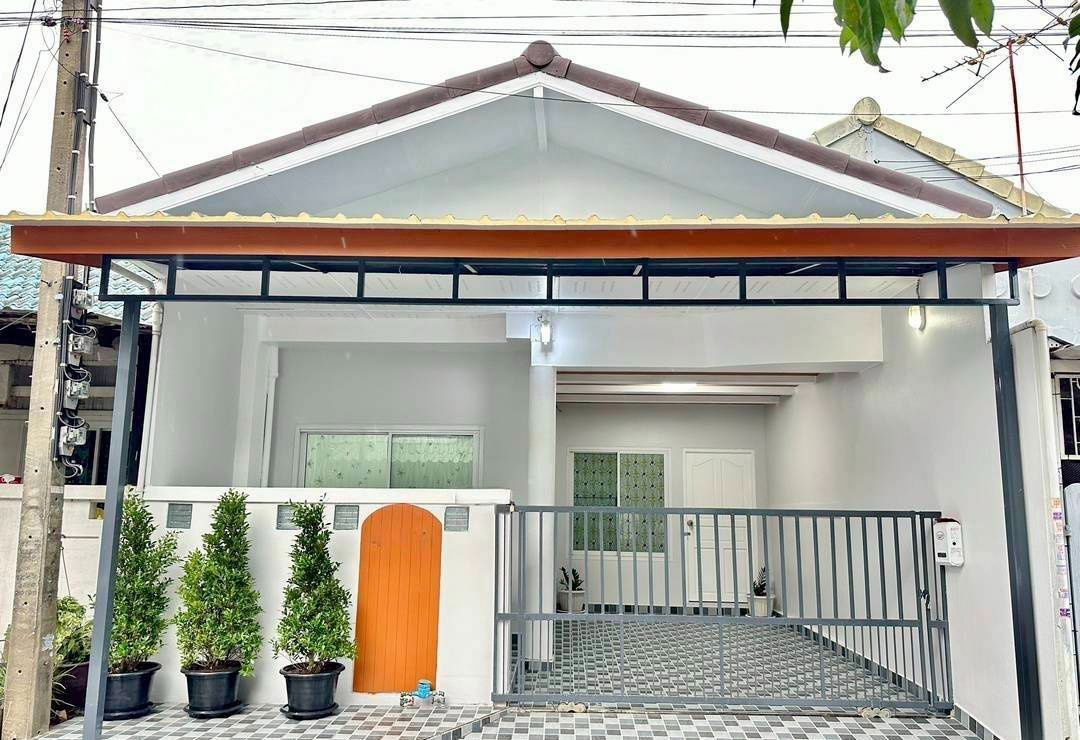 รูป บ้านสวย ถนนเมน ทำเลดี  หลังบ้านโล่ง  หมู่บ้านร่มเงาไม้ บางบัวทอง ถนนวัดลาดปลาดุก - รูปที่ 1/16