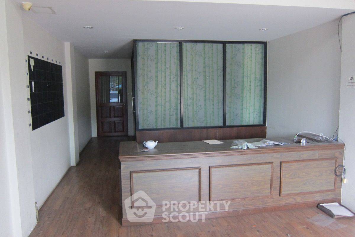 รูป ทาวน์เฮาท์ 3-ห้องนอน ใกล้ พัทยาเหนือ (ID 2097914) - รูปที่ 2/7