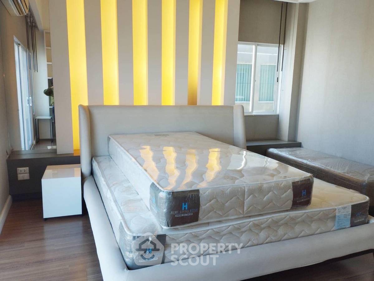 รูป ทาวน์เฮาท์ 3-ห้องนอน ใน สะพานสูง (ID 1908892) - รูปที่ 10/12