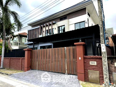 Houses for sale Bangkok : 3-BR House in Bang Khun Thian (ID 1901507)