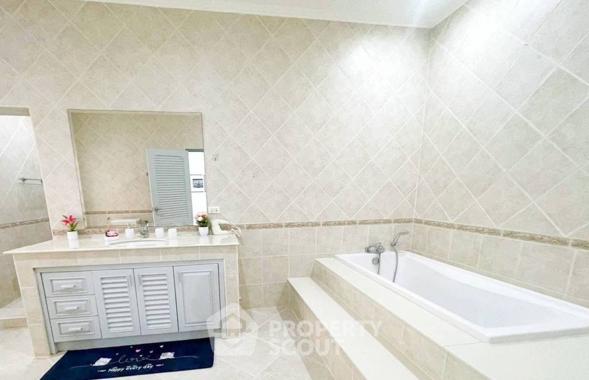 รูป วิลล่า 10-ห้องนอน ใกล้ เมืองพัทยา (ID 2102900) - รูปที่ 15/20