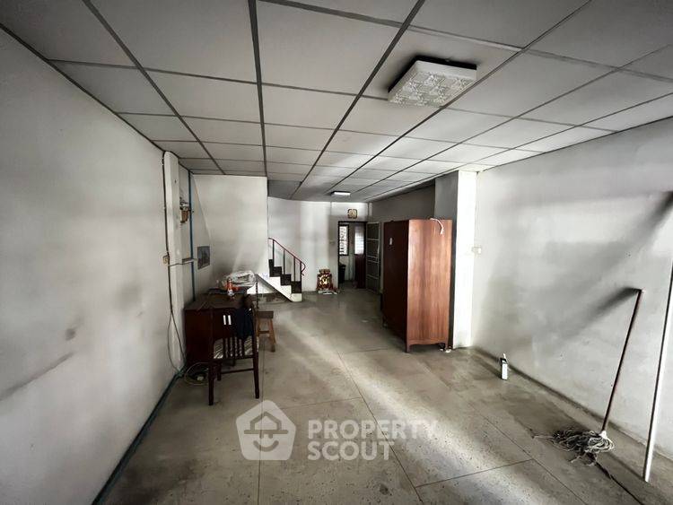 picture 3-BR Townhouse in Sai Mai (ID 2430968) - 2/12