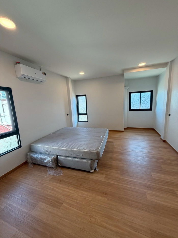 picture Townhouse for rent in Ramkhamhaeng (SPSAD3665) - 8/11