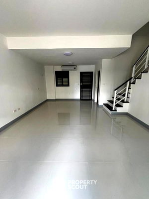 ทาวน์โฮม ม.สยาม : ทาวน์เฮาท์ 3-ห้องนอน ใกล้ MRT หลักสอง (ID 1606267)