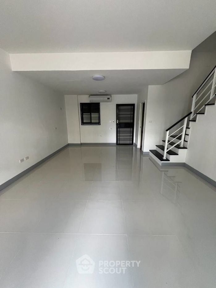 รูป ทาวน์เฮาท์ 3-ห้องนอน ใกล้ MRT หลักสอง (ID 1606267) - รูปที่ 1/4