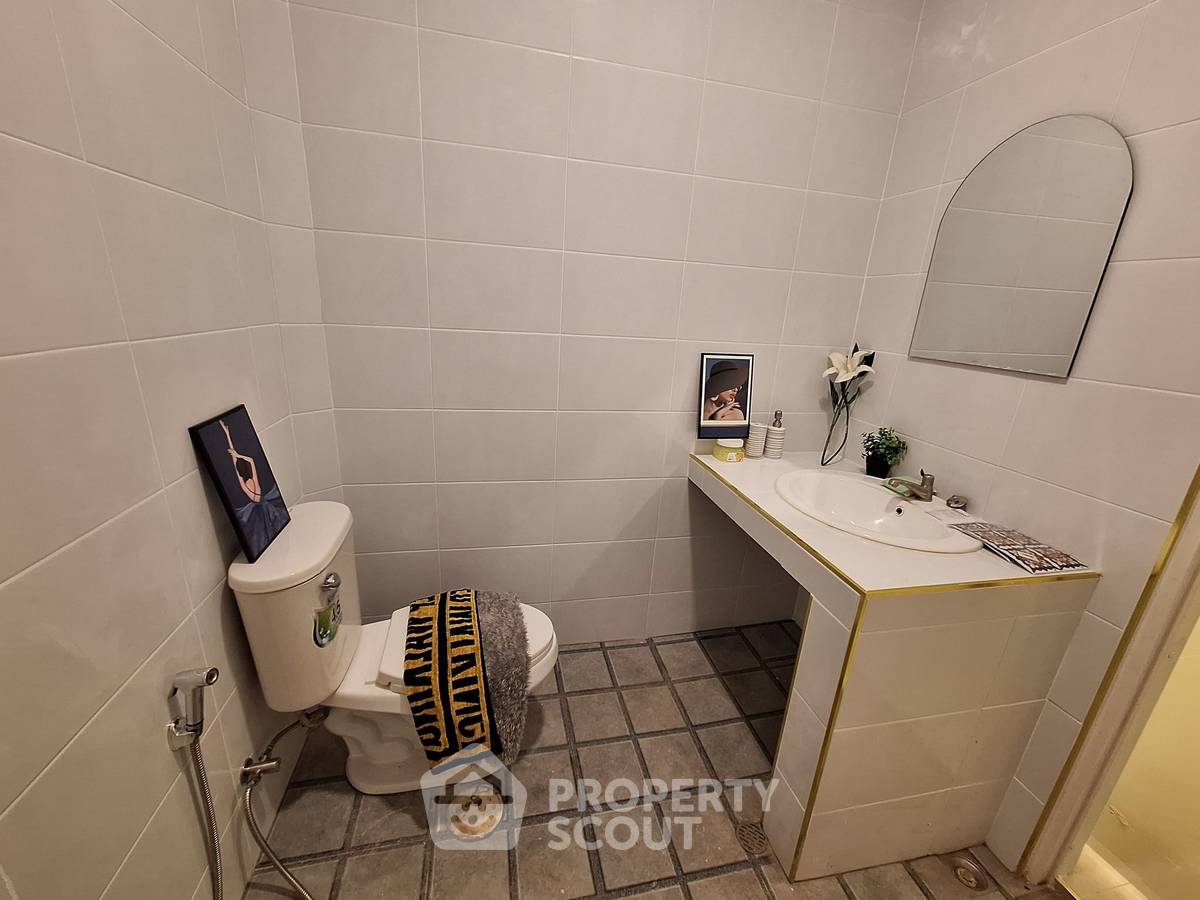 รูป ทาวน์เฮาท์ 2-ห้องนอน ใกล้ พัทยาตะวันออก (ID 2099785) - รูปที่ 12/13