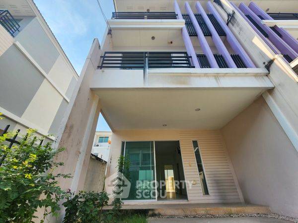 รูป ทาวน์เฮาท์ 4-ห้องนอน ใน บางขุนกอง (ID 2028251) - รูปที่ 2/16