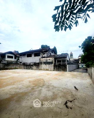 Land for sale Bangkok University : 716 m² Land for Sale close to Phrom Phong (ID 1697522)