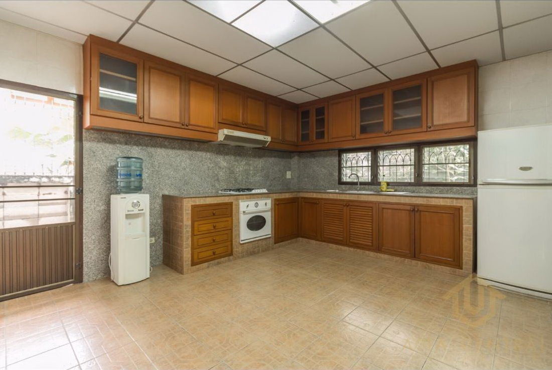 picture Detached house and one-story house on land 309 sq wah in a courtyard about 350 sq m. 10 Parking for office or health clinic. - 11/31