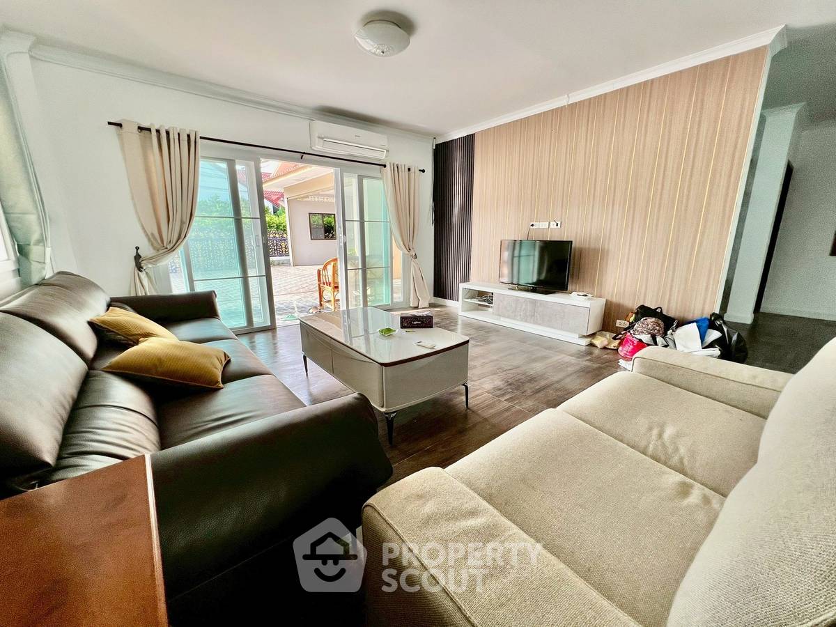 รูป วิลล่า 4-ห้องนอน ใกล้ พัทยาตะวันออก (ID 2133274) - รูปที่ 2/18