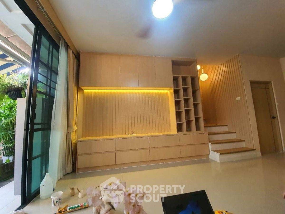 picture 3-BR Townhouse in Suan Luang (ID 2455576) - 7/16