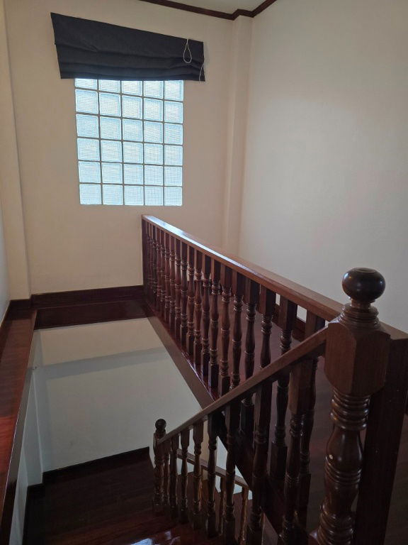 picture Renovated house 2 sto partly furnished with 3 bed plus 1-sto house about 10-15min walk BTS Thong Lo - Ekkamai   - 18/39
