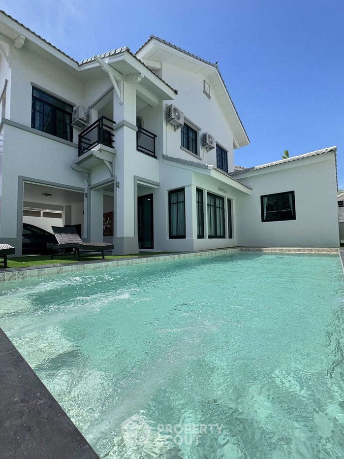 รูป วิลล่า 5-ห้องนอน ใกล้ เมืองพัทยา (ID 2157284) - รูปที่ 1/14