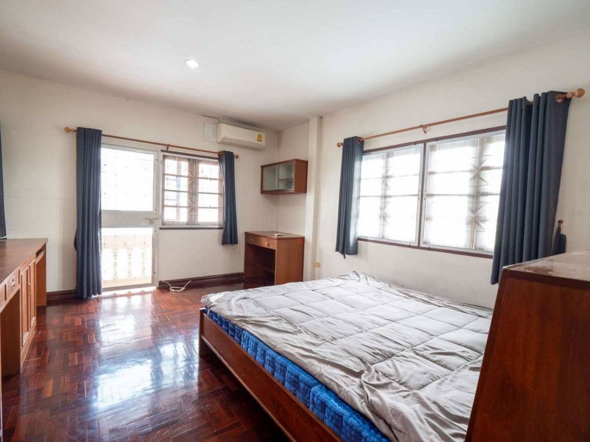 picture House for rent in Pornpailin Village 5, Soi On Nut 16, on Sukhumvit 77 Road, near BTS On Nut.  - 14/18