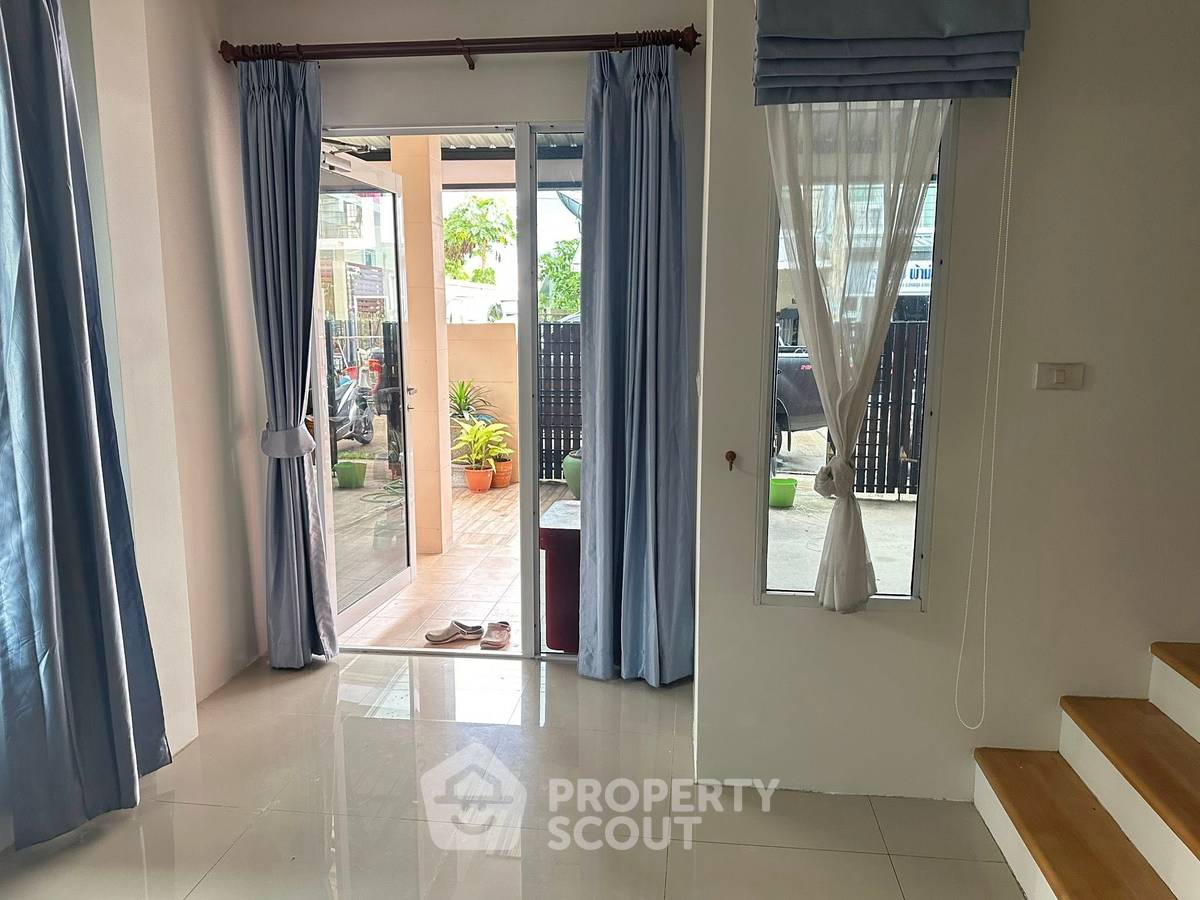 รูป ทาวน์เฮาท์ 2-ห้องนอน ใกล้ เมืองพัทยา (ID 2115103) - รูปที่ 2/8