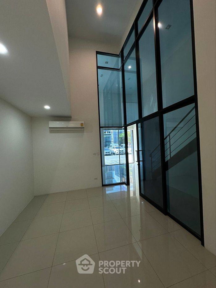 picture 1-BR Townhouse in Anusawari (ID 2448763) - 2/5