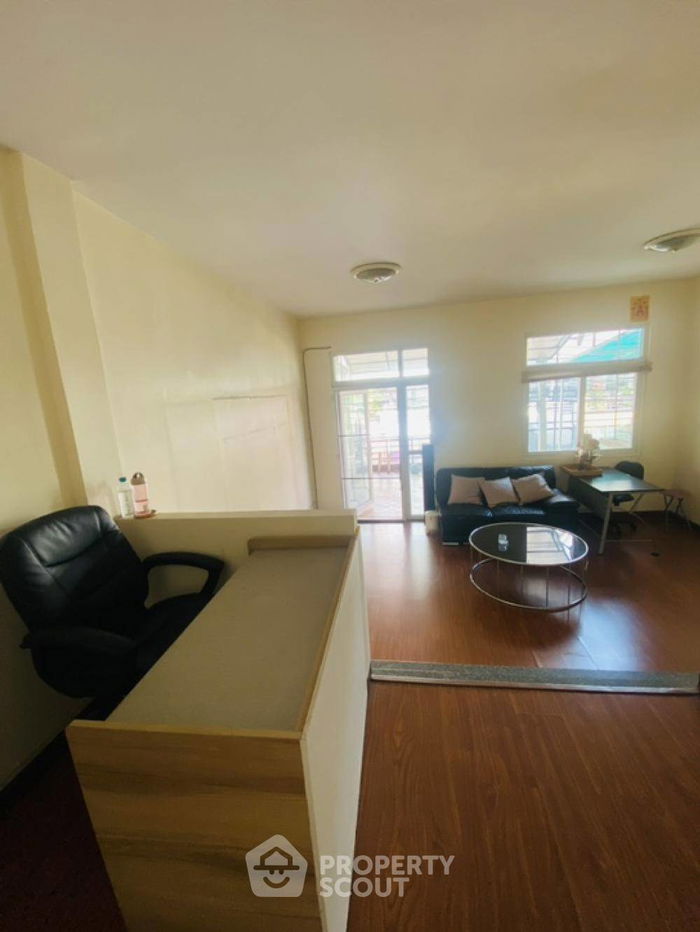 รูป ทาวน์เฮาท์ 3-ห้องนอน ใน คลองเจ้าคุณสิงห์ (ID 1595465) - รูปที่ 1/6