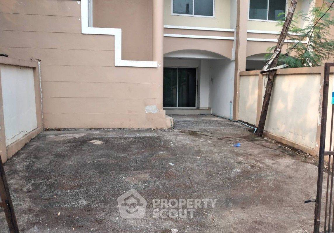 รูป ทาวน์เฮาท์ 3-ห้องนอน ใกล้ ลำสาลี (ID 1982885) - รูปที่ 2/8