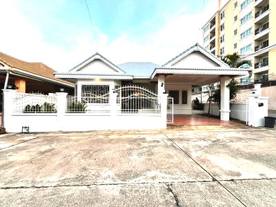 Houses for rent Bang Khae : 4-BR House at Royal Green Park close to East Pattaya (ID 2099763)