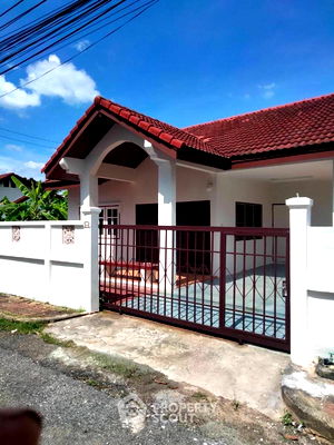 Houses for sale Si Racha Chonburi : 2-BR House in Surasak (ID 1465964)
