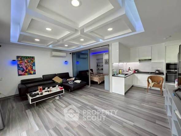 picture 2-BR Condo at The Lofts Phratumnak Condominium close to Phratamnak (ID 2452378) - 3/16