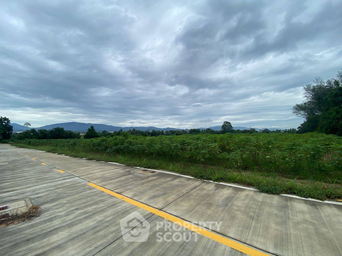 รูป ที่ดินสำหรับปล่อยขาย 38,228 ตารางเมตร แถว ใน สุรศักดิ์ (ID 2113297) - รูปที่ 2/4