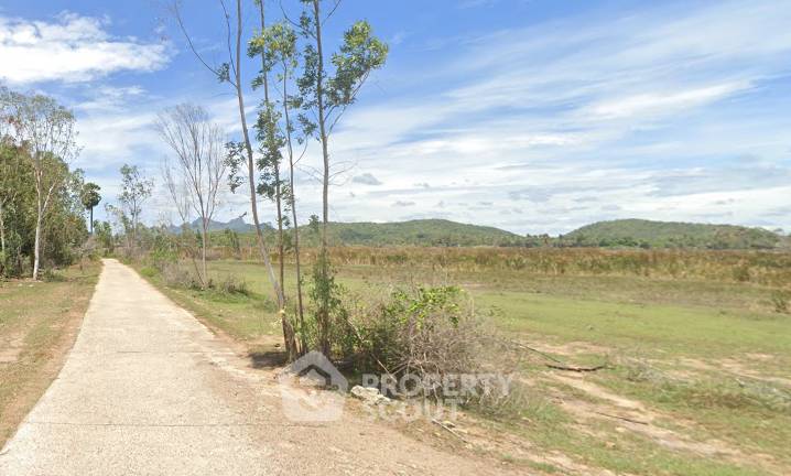 รูป ที่ดินสำหรับปล่อยขาย 4,400 ตารางเมตร แถว ใน สามร้อยยอด (ID 2100040) - รูปที่ 1/5