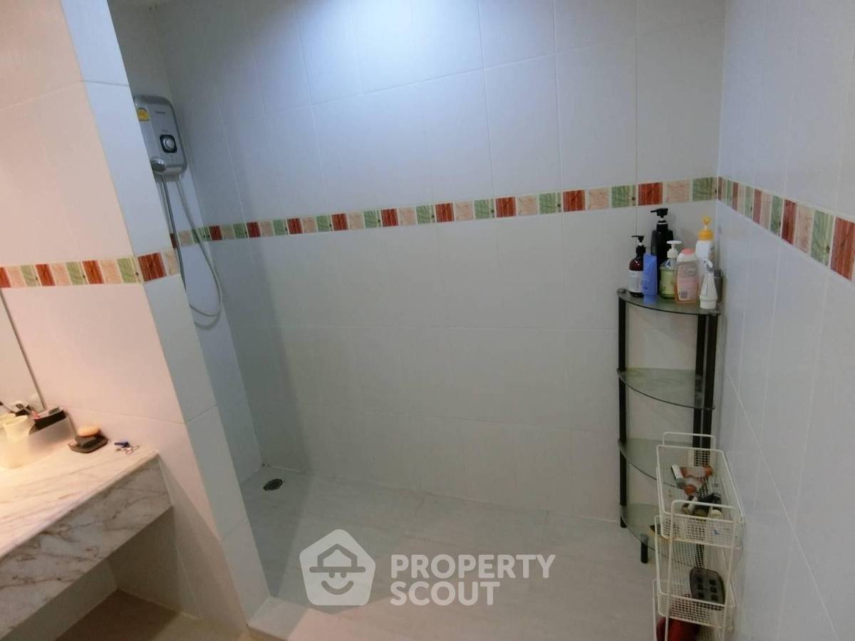 picture 2-BR Condo at Country Complex Bangna near BTS Bang Na (ID 1267410) - 10/33