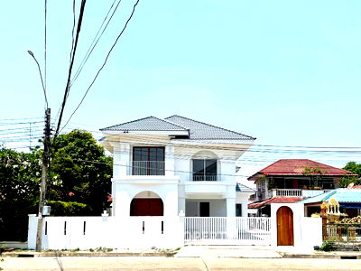 Houses for sale Pak Kret Nonthaburi : 3-BR House in Bang Phut (ID 1542192)