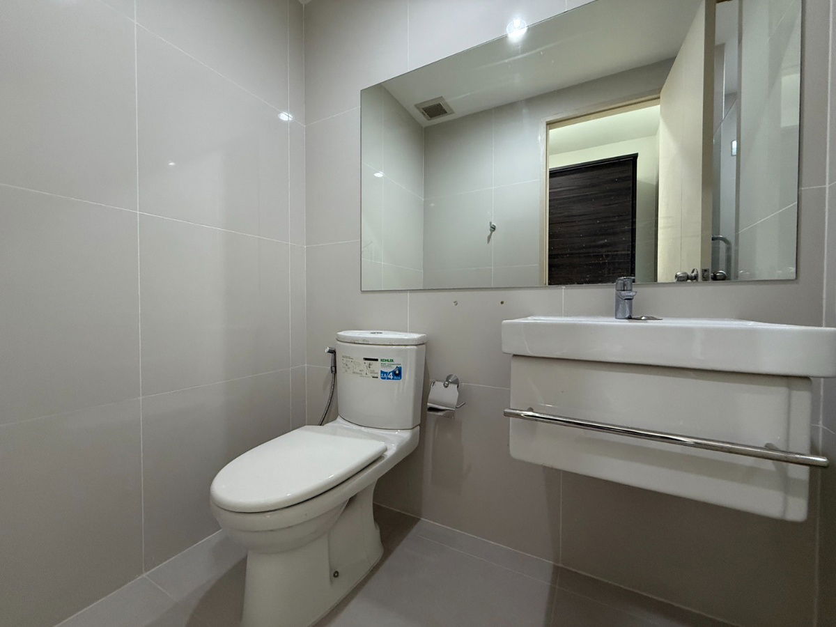 รูป 🔥 คุ้มมาก! ทำเลอโศก เดินทางง่ายสุด🔥 ไลฟ์ อโศก / 1 ห้องนอน ZC093 - รูปที่ 14/15