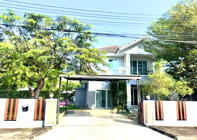 เช่าบ้านเดี่ยว เชียงใหม่ : บ้านพร้อมสระว่ายน้ำส่วนตัว  5ห้องนอน  4ห้องน้ำ  1ห้องรับแขก  2  ที่จอดรถ