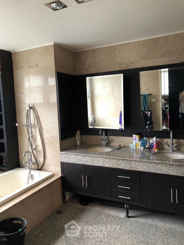 picture 4-BR House near BTS Saphan Khwai (ID 2083325) - 6/33