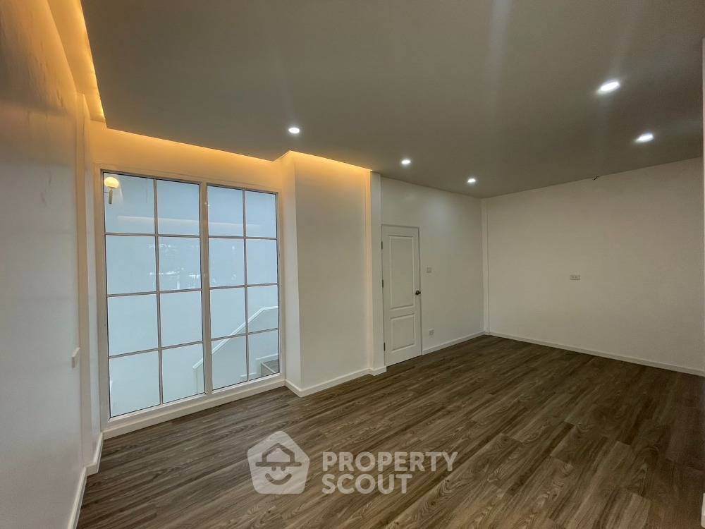 รูป บ้าน 2-ห้องนอน ใน นวลจันทร์ (ID 1594771) - รูปที่ 4/9