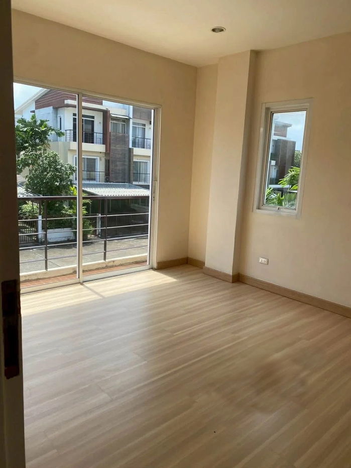 picture 🚩For Rent 3-storey Townhome corner unit, Boonnada Village Soi Pradit Manutham 10| 3 bedrooms 4 bathrooms 🛍️ Near Central Eastville 🛣️ Expressway - 8/14