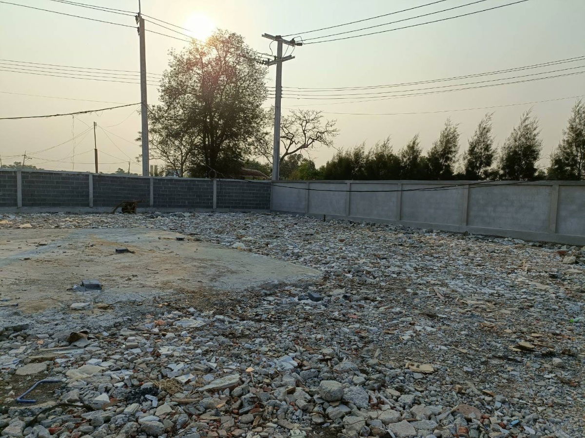 picture Land for rent on Soi Suwinthawong 24, Minburi, 35,000 baht/month💥 - 6/11