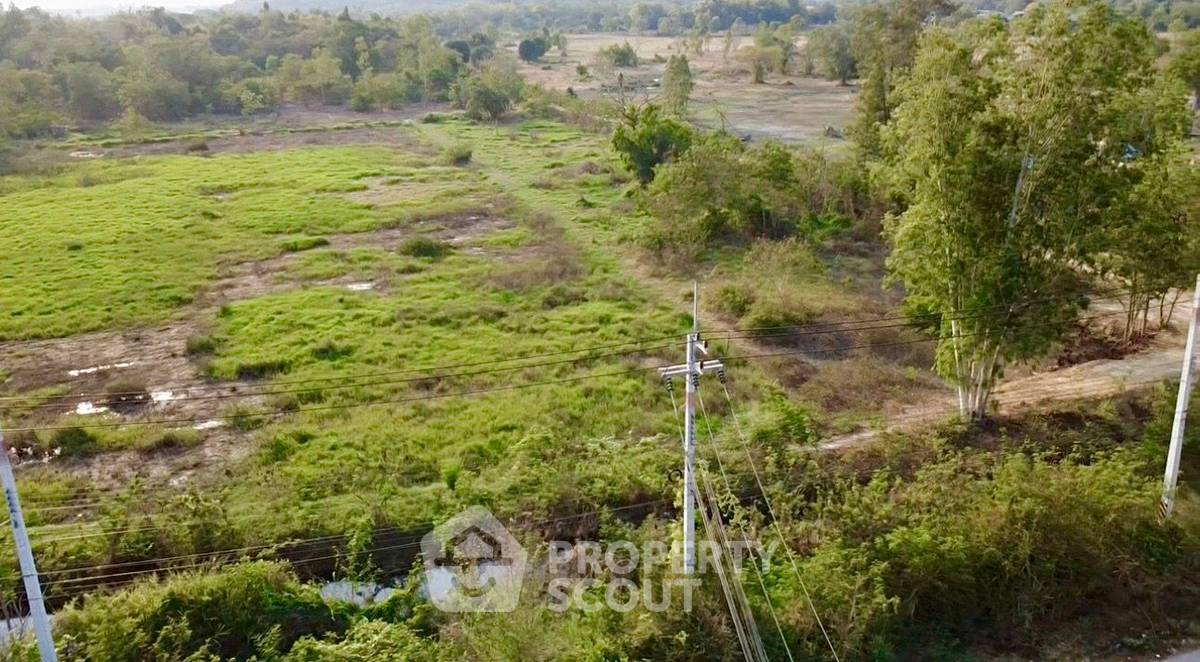 รูป ที่ดินสำหรับปล่อยขาย 19,200 ตารางเมตร แถว ใน ทับใต้ (ID 2050953) - รูปที่ 3/6