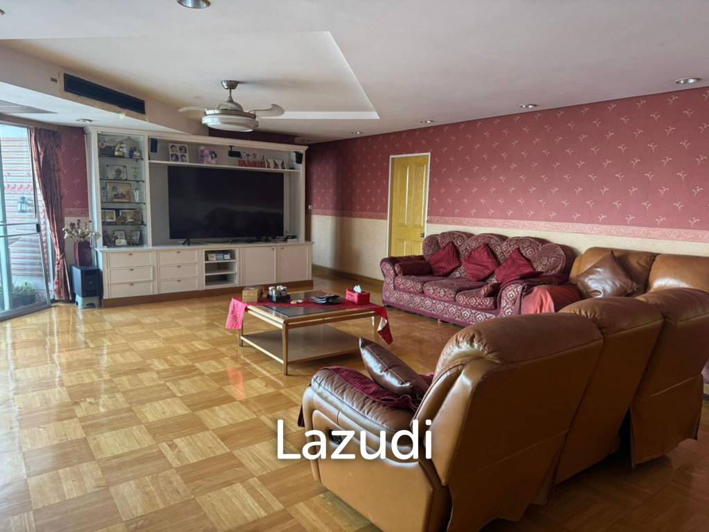 picture Spacious 4-Bed Condo in Bangkok Garden, Yannawa - 1/9