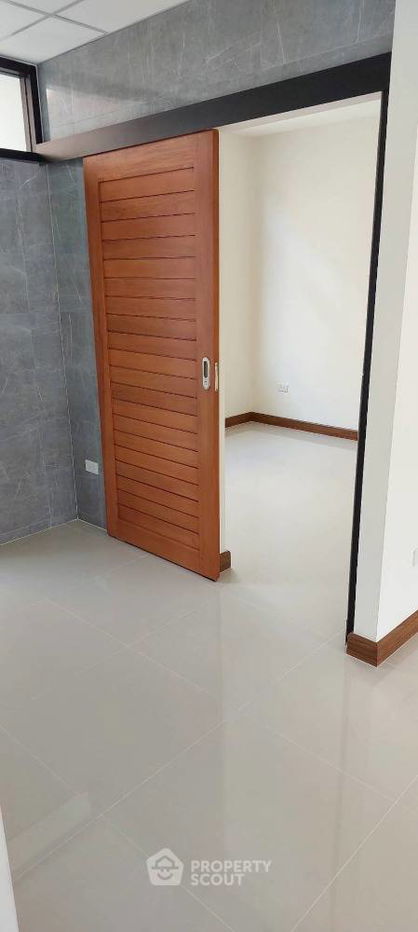 รูป ทาวน์เฮาท์ 4-ห้องนอน ใกล้ MRT ภาษีเจริญ (ID 2024917) - รูปที่ 5/9