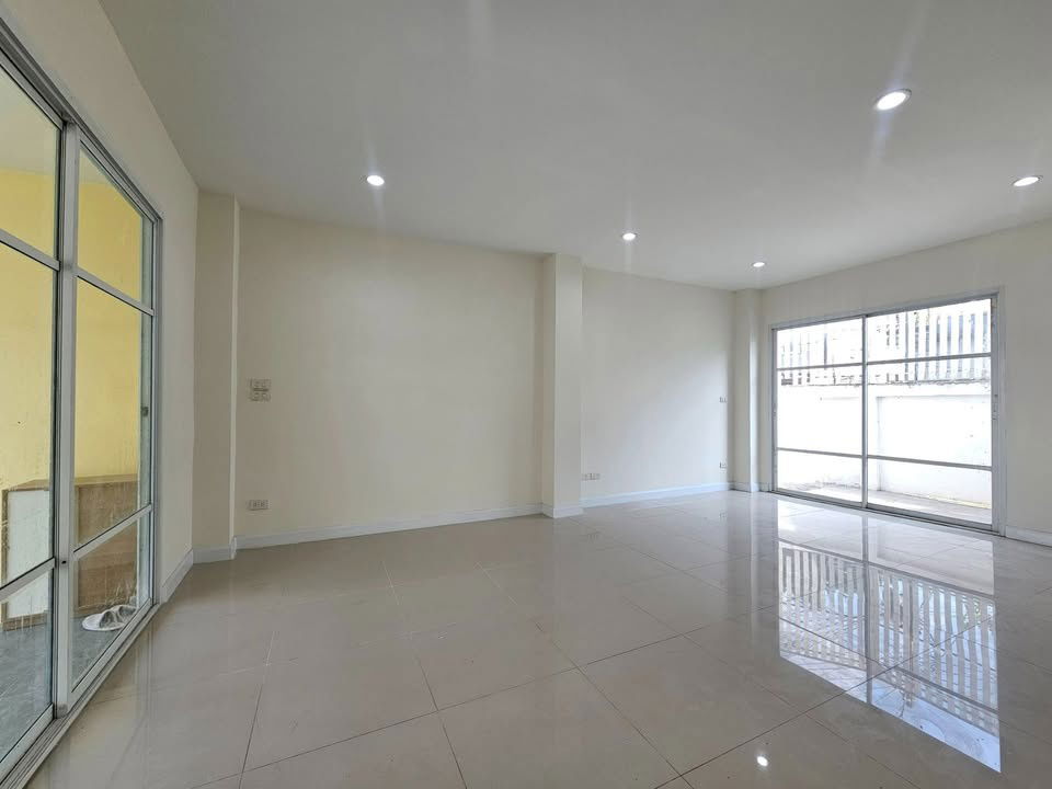 รูป ✨ ขายทาวน์โฮมราคาพิเศษ ถูกกว่าตลาดถึง 35%! ✨ - รูปที่ 2/11