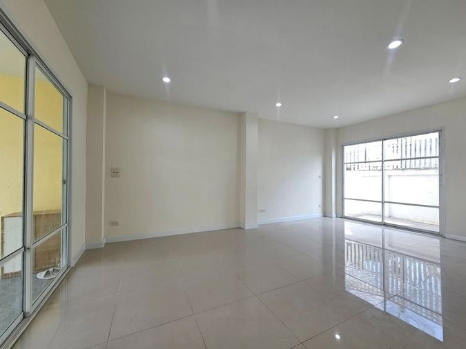3-bed townhouse for sale, 186 sqm, 23 sq wah, The Beato Ekachai-Kanlapaphruek