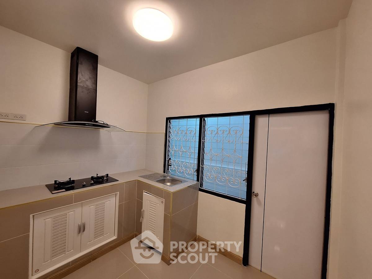 รูป ทาวน์เฮาท์ 2-ห้องนอน ใกล้ พัทยาตะวันออก (ID 2099785) - รูปที่ 5/13