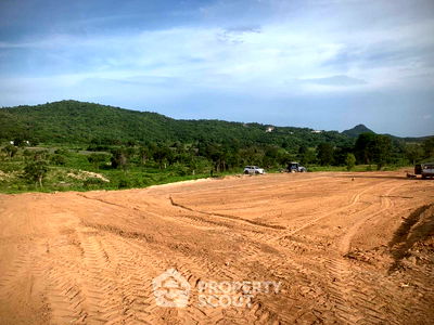 Land for sale Hua Hin Prachaubkirikhan : 1,564 m² Land for Sale in Thap Tai (ID 2080039)