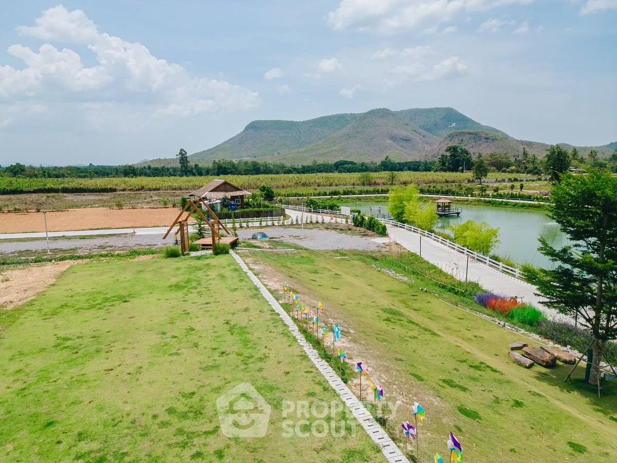 รูป ที่ดินสำหรับปล่อยขาย 84,152 ตารางเมตร แถว ใน หนองหญ้าปล้อง (ID 1436994) - รูปที่ 2/5