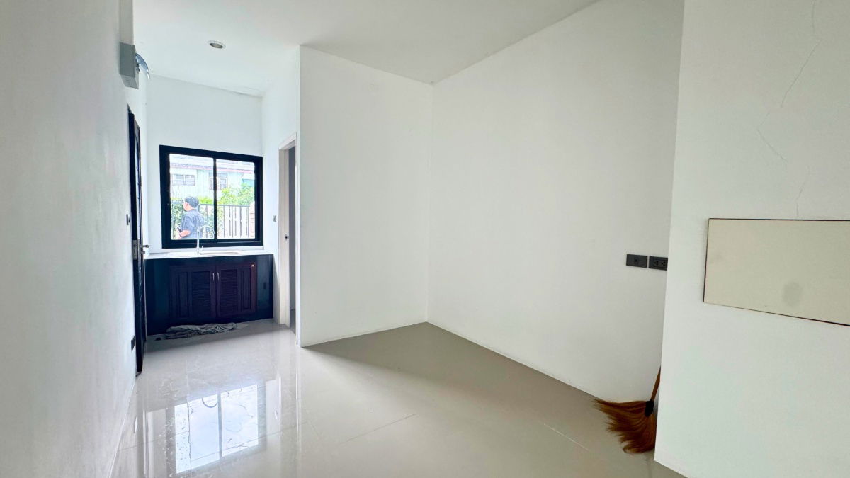 picture Commercial building for sale, new condition, never used, 4 floors (Mix-Use), Soi Lad Phrao 107, ready for immediate use. - 6/17