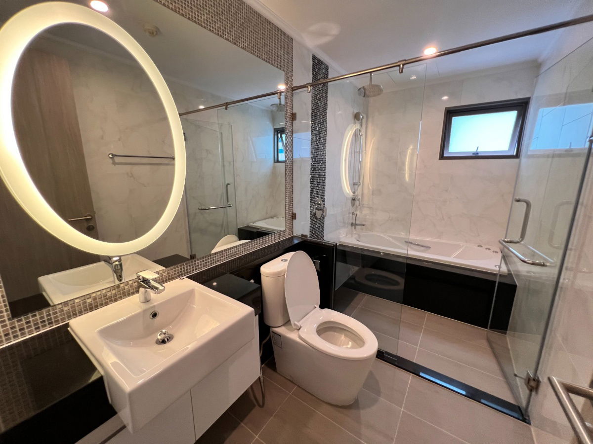 picture Supalai Oriental Sukhumvit 39: Experience Luxurious Living in the Heart of the City with Complete Comfort - 13/13