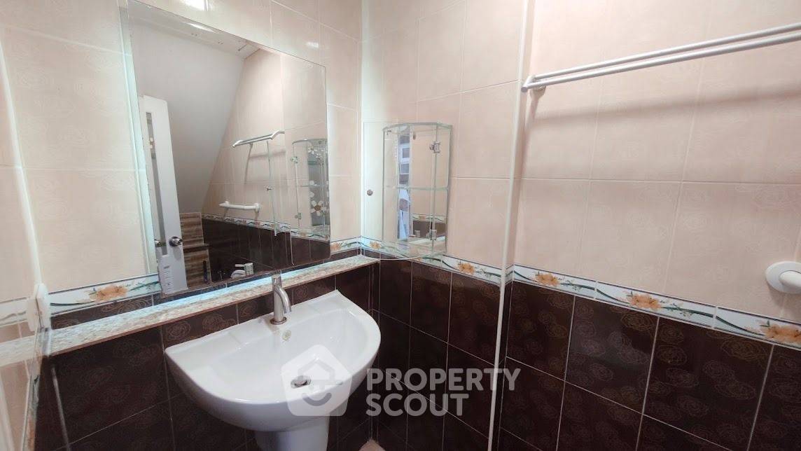 รูป ทาวน์เฮาท์ 2-ห้องนอน ใกล้ พัทยาใต้ (ID 2170800) - รูปที่ 12/17